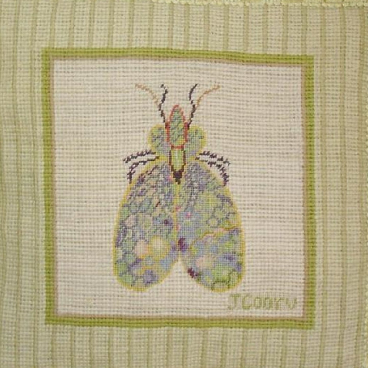 Handmade Wool Needlepoint Pillow Cover - Decorative Throw Cushion Cover - Vintage Floral Embroidery Design bee