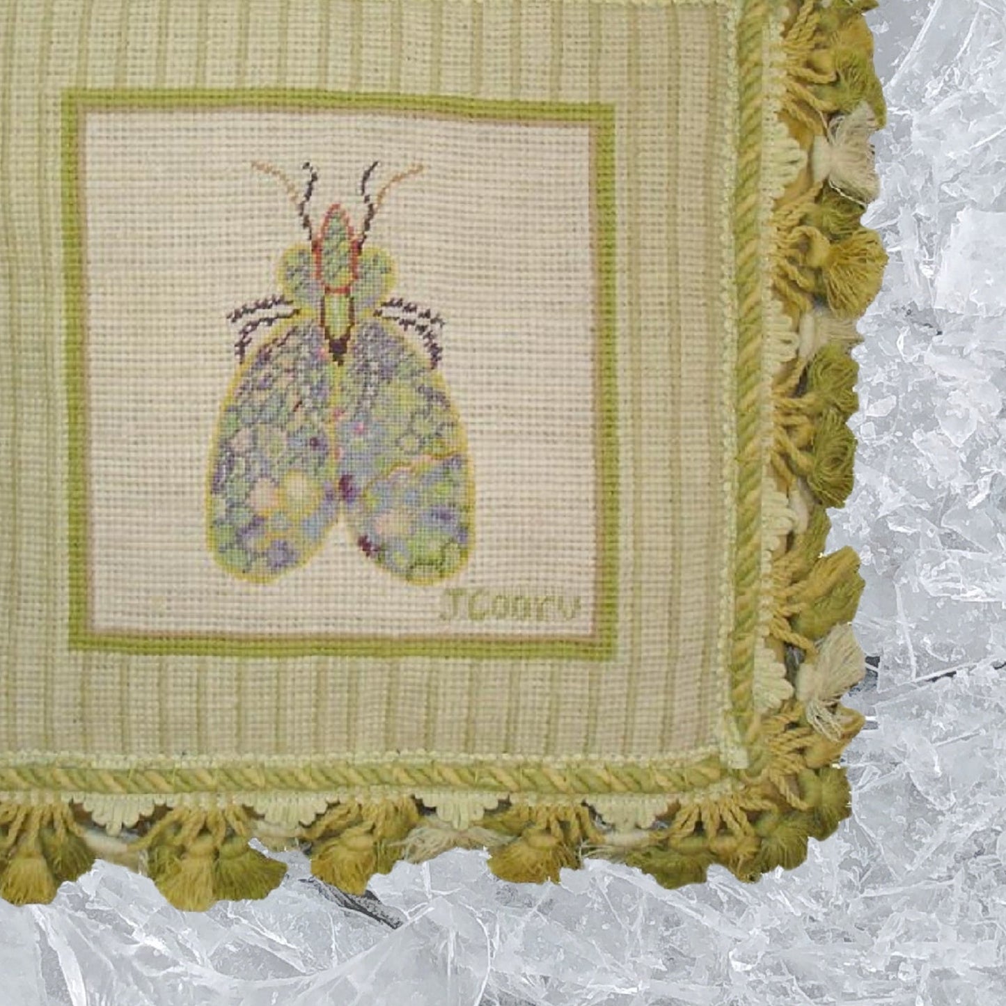 Handmade Wool Needlepoint Pillow Cover - Decorative Throw Cushion Cover - Vintage Floral Embroidery Design bee